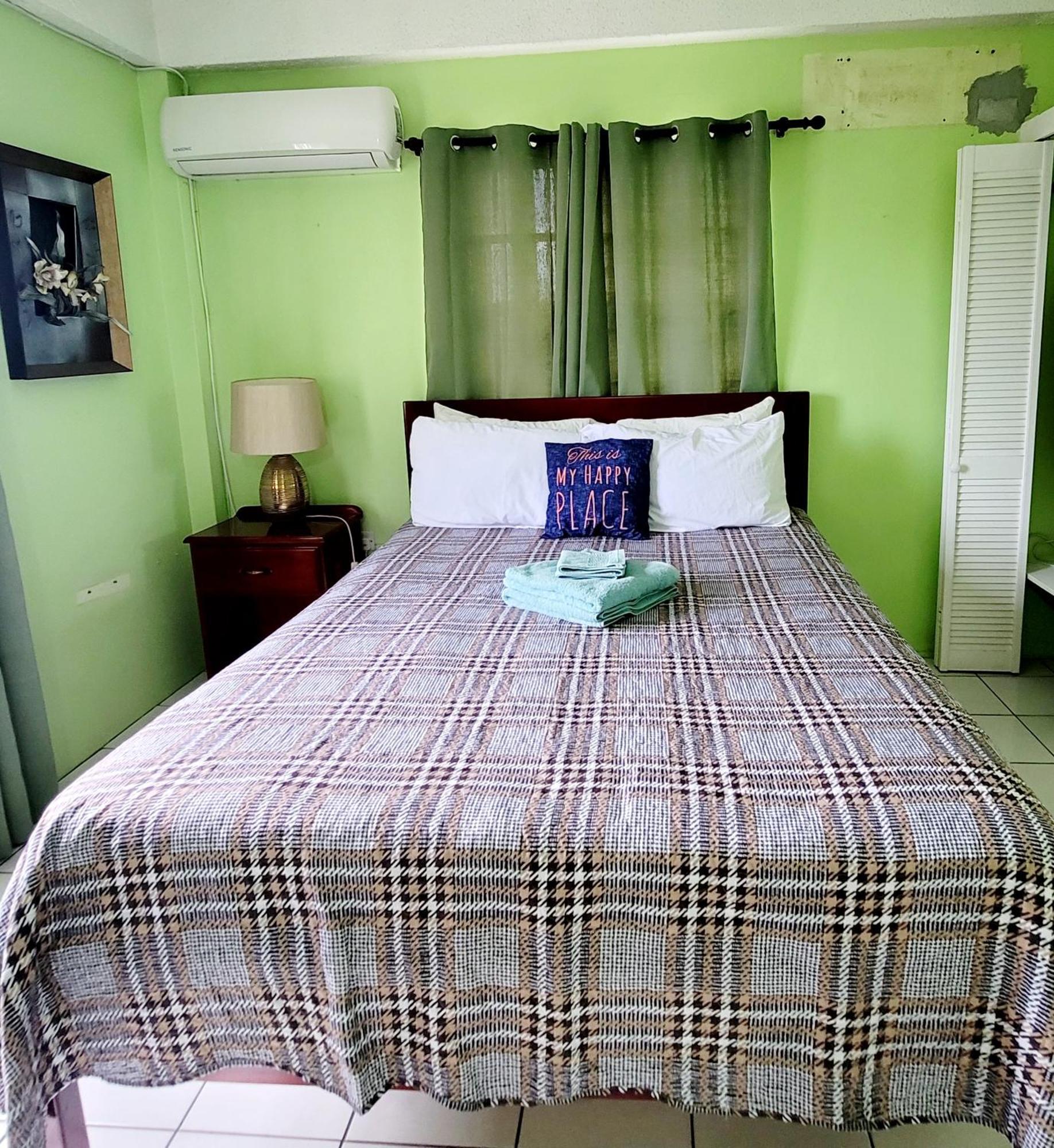 Silver View Apartments St. George's Экстерьер фото
