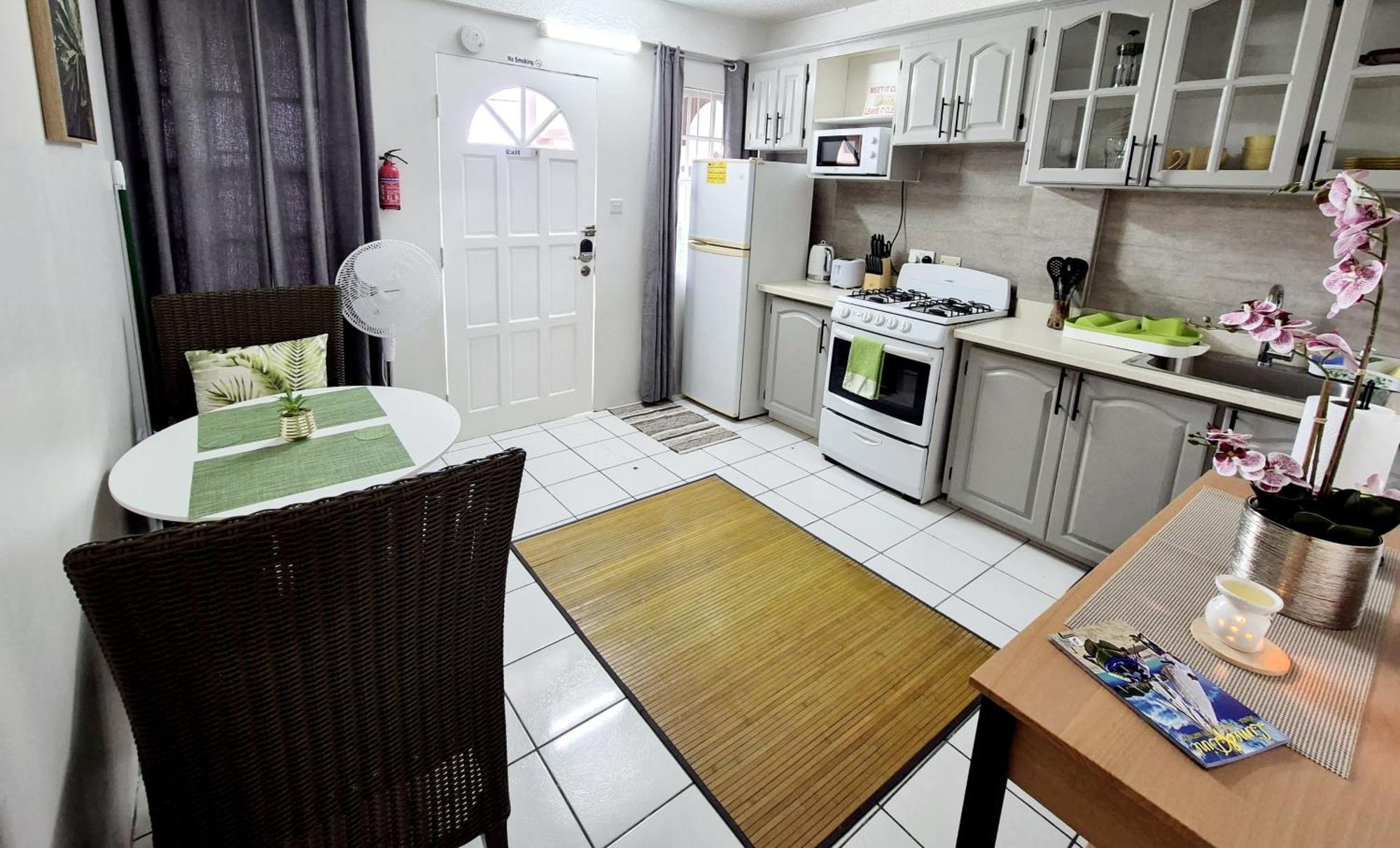 Silver View Apartments St. George's Экстерьер фото